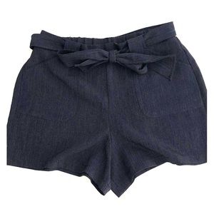 Leith - high waisted shorts with pockets and belt